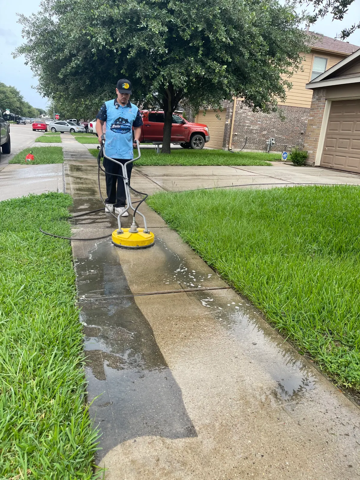 Sidewalk Cleaning service photo